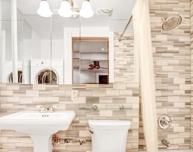 345 West 53rd Street - Photo Thumbnail 4