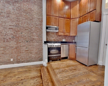 West 14th Street - Photo Thumbnail 3