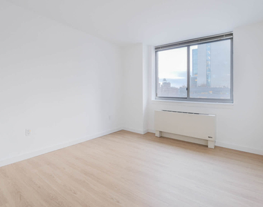 400 West 37th St - Photo Thumbnail 11