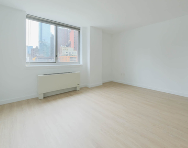 400 West 37th St - Photo Thumbnail 31