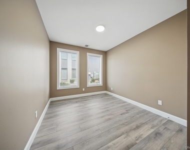 1 Giada Lane - Photo Thumbnail 15
