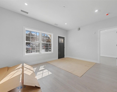 10 Market Street - Photo Thumbnail 1