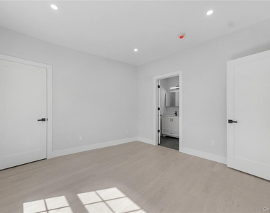 10 Market Street - Photo Thumbnail 9