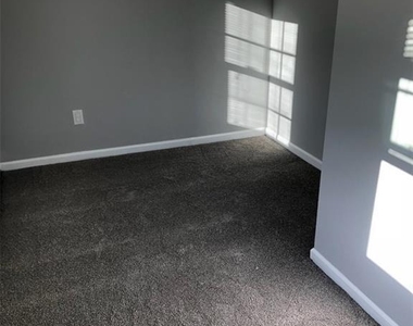 175 Richmond Boulevard - Photo Thumbnail 6