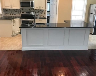 175 Richmond Boulevard - Photo Thumbnail 2