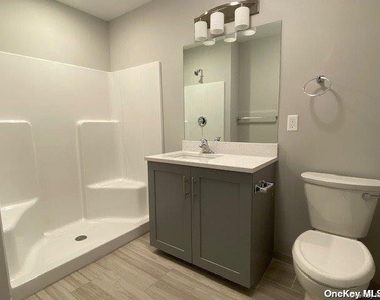 221 Eastview Drive - Photo Thumbnail 7