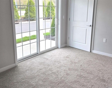 221 Eastview Drive - Photo Thumbnail 6