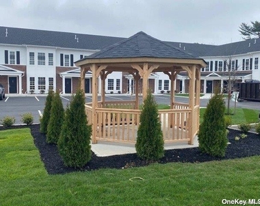 221 Eastview Drive - Photo Thumbnail 9