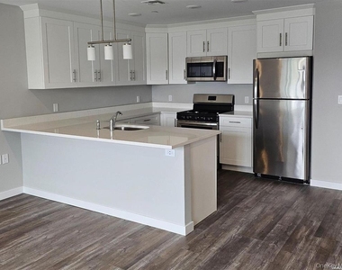 221 Eastview Drive - Photo Thumbnail 1