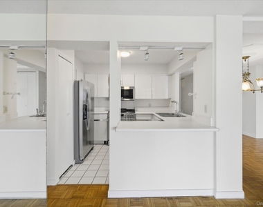 170 W Broadway - Photo Thumbnail 11