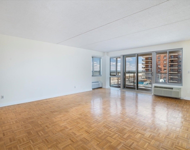 170 W Broadway - Photo Thumbnail 3