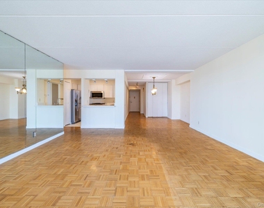 170 W Broadway - Photo Thumbnail 5