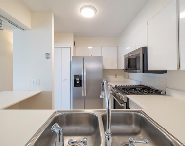 170 W Broadway - Photo Thumbnail 10
