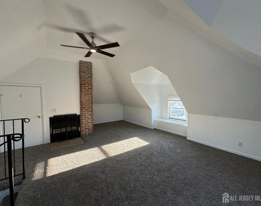 511 Grove Street - Photo Thumbnail 2