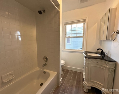 511 Grove Street - Photo Thumbnail 8