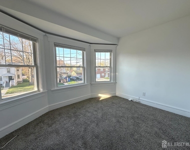 511 Grove Street - Photo Thumbnail 4
