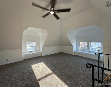511 Grove Street - Photo Thumbnail 3