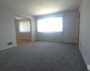 89 Van Buren Avenue - Photo Thumbnail 1