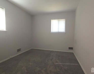 89 Van Buren Avenue - Photo Thumbnail 6