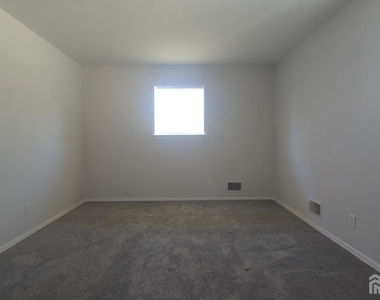89 Van Buren Avenue - Photo Thumbnail 5