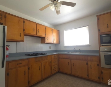 89 Van Buren Avenue - Photo Thumbnail 3