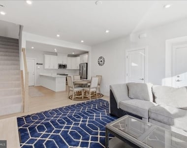 13538 Sayward Boulevard - Photo Thumbnail 9