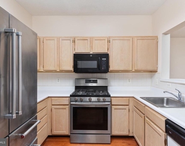 1705 Lake Shore Crest Drive - Photo Thumbnail 6