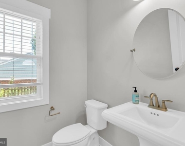 2233 N Underwood Street - Photo Thumbnail 22