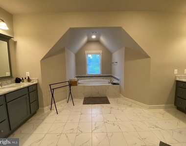 2233 N Underwood Street - Photo Thumbnail 34