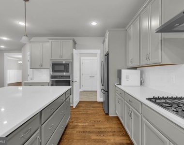 2233 N Underwood Street - Photo Thumbnail 17