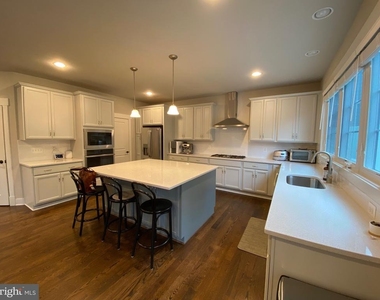 2233 N Underwood Street - Photo Thumbnail 7