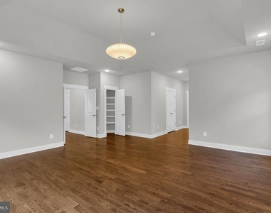 2233 N Underwood Street - Photo Thumbnail 29