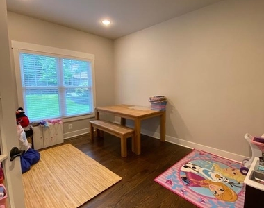 2233 N Underwood Street - Photo Thumbnail 48