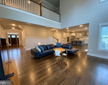 2233 N Underwood Street - Photo Thumbnail 8