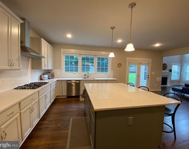2233 N Underwood Street - Photo Thumbnail 3