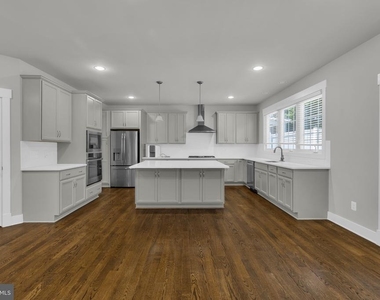 2233 N Underwood Street - Photo Thumbnail 13