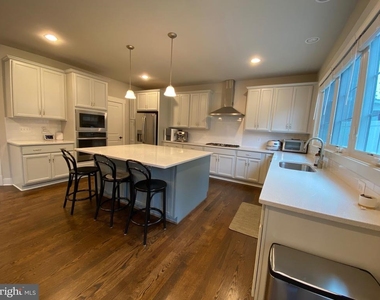 2233 N Underwood Street - Photo Thumbnail 4