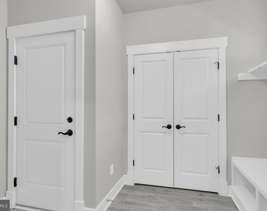 2233 N Underwood Street - Photo Thumbnail 25