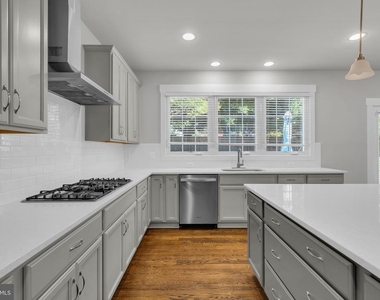 2233 N Underwood Street - Photo Thumbnail 15