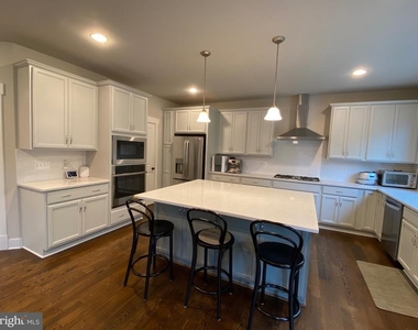 2233 N Underwood Street - Photo Thumbnail 5