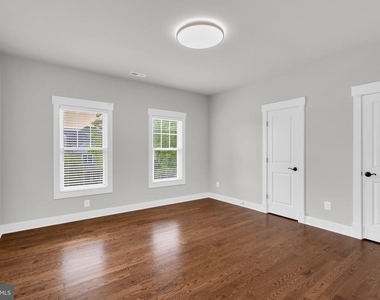 2233 N Underwood Street - Photo Thumbnail 34