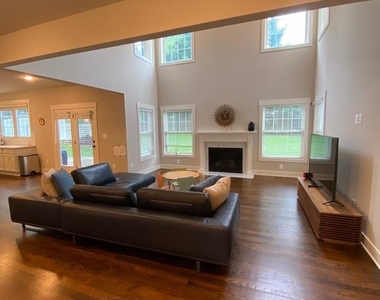 2233 N Underwood Street - Photo Thumbnail 15
