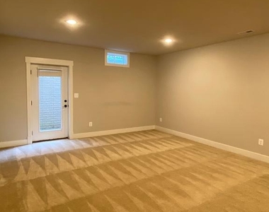2233 N Underwood Street - Photo Thumbnail 57
