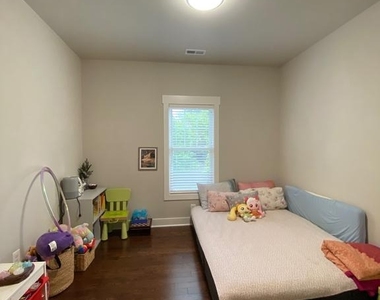 2233 N Underwood Street - Photo Thumbnail 40