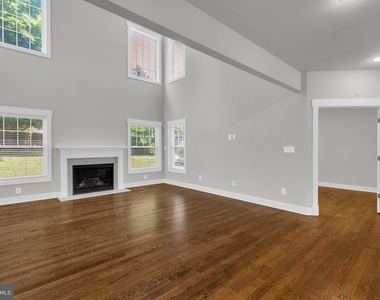 2233 N Underwood Street - Photo Thumbnail 12