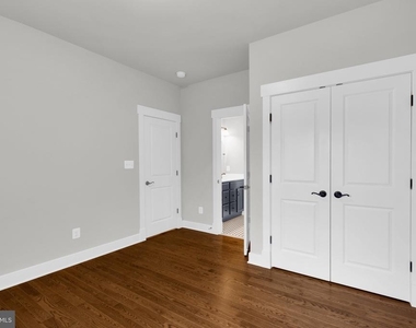 2233 N Underwood Street - Photo Thumbnail 38