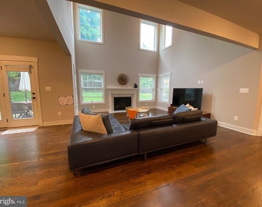 2233 N Underwood Street - Photo Thumbnail 10