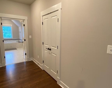 2233 N Underwood Street - Photo Thumbnail 29