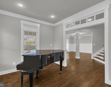 2233 N Underwood Street - Photo Thumbnail 24