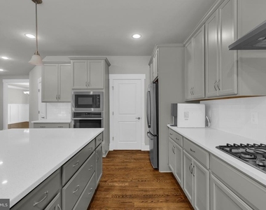 2233 N Underwood Street - Photo Thumbnail 18